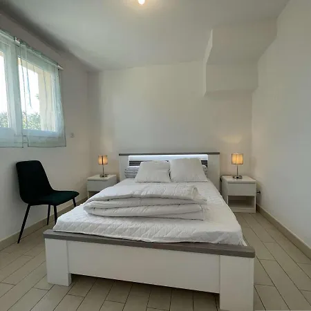 3 Pieces Avec Jardin, Proche Plage Aytre, Parking Prive - Fr-1-246-679 דירה *